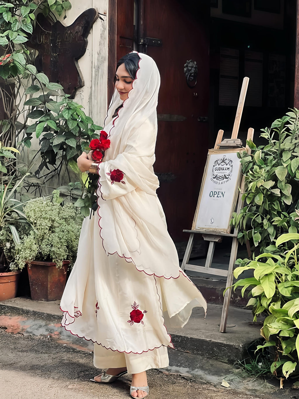Noor-e-Gul Embroidered Off-White Kurta Set