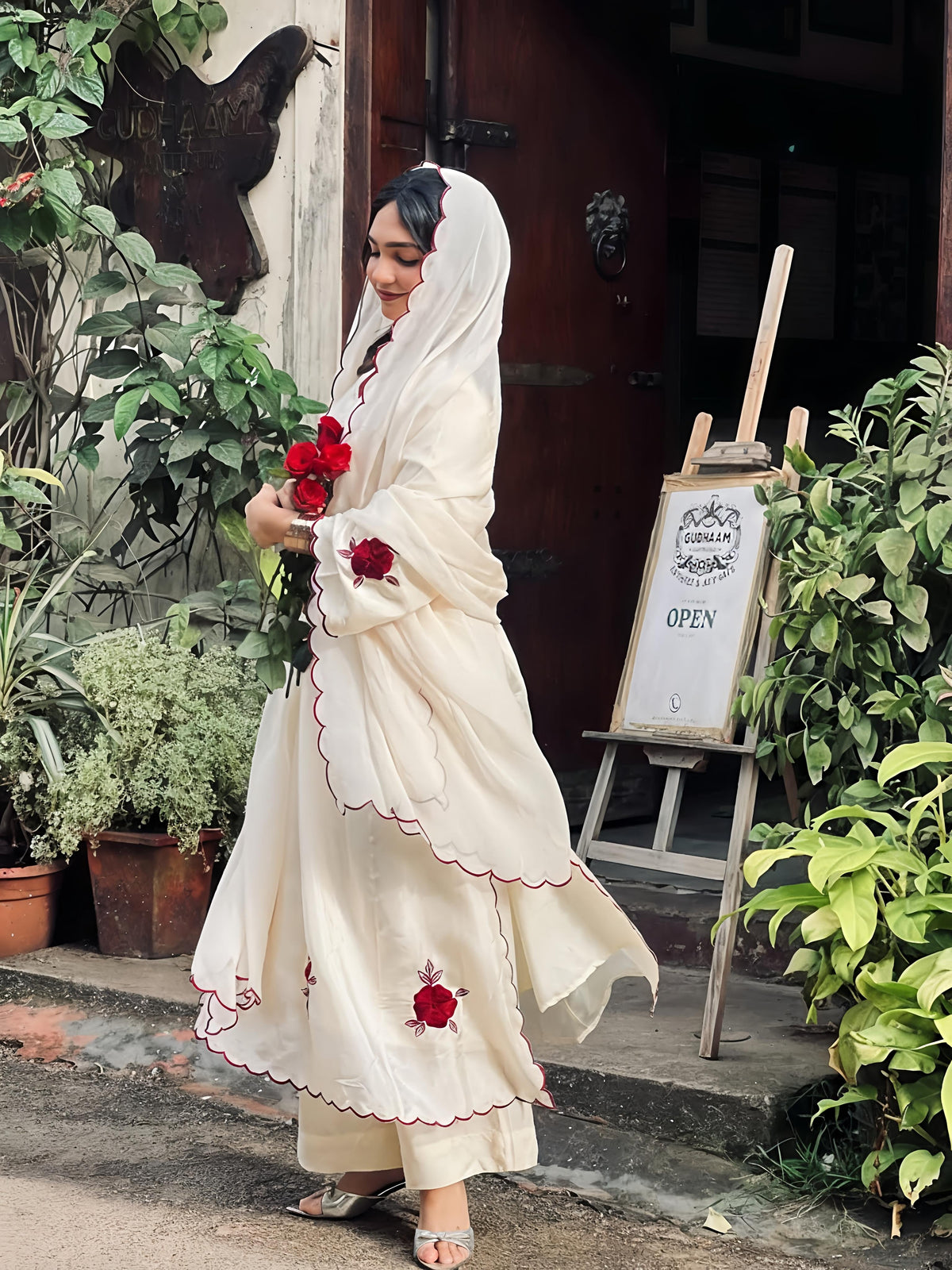 Noor-e-Gul Embroidered Off-White Kurta Set