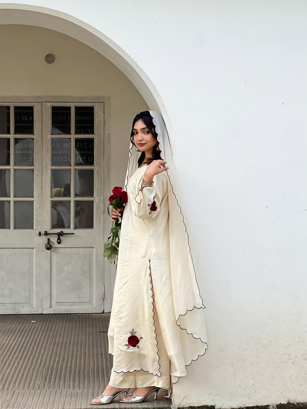 Noor-e-Gul Embroidered Off-White Kurta Set