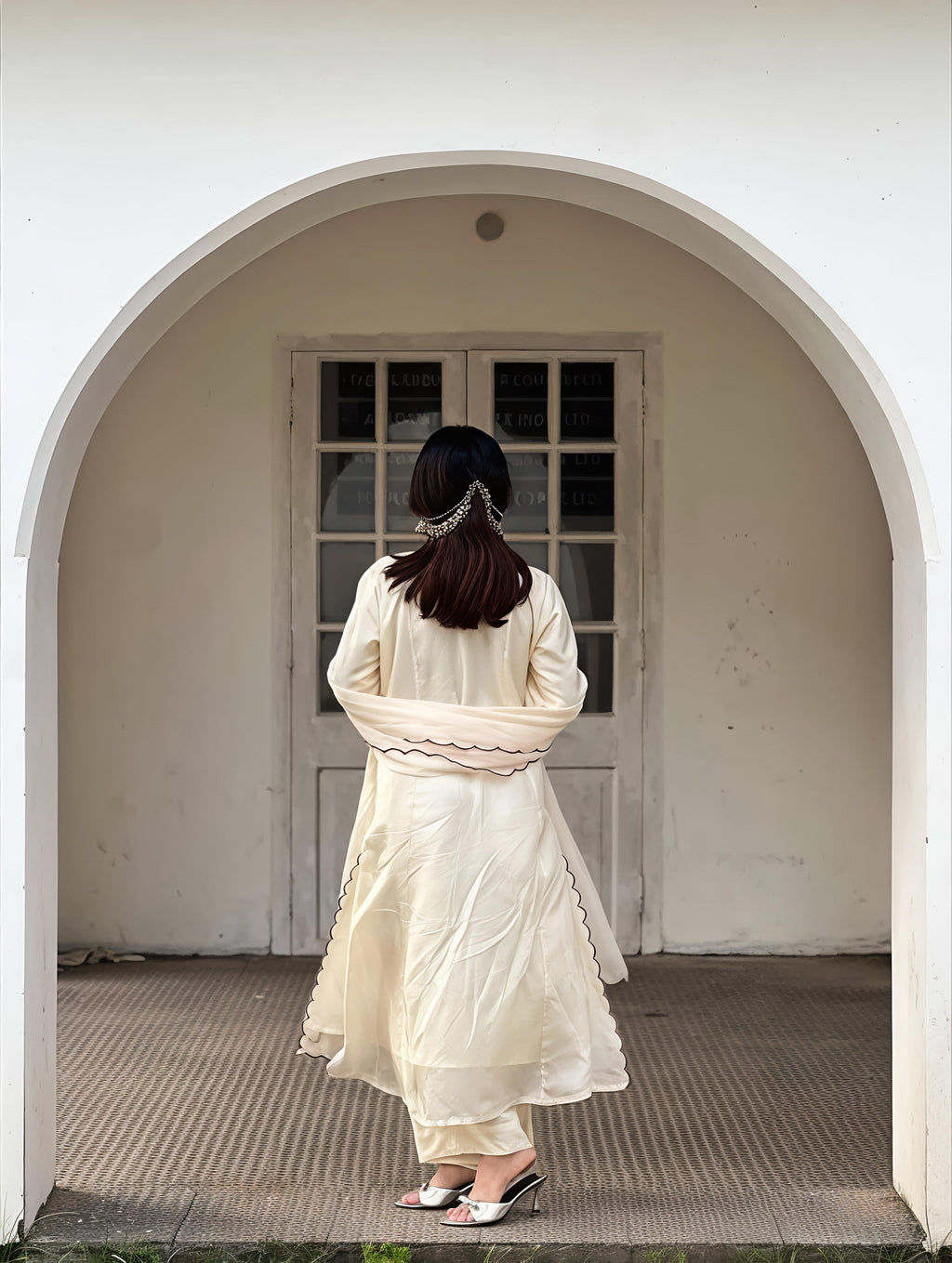 Noor-e-Gul Embroidered Off-White Kurta Set
