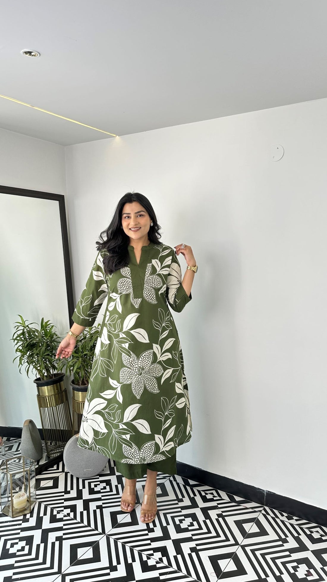 Green Aster Floral Kurta and Pants Set for Women