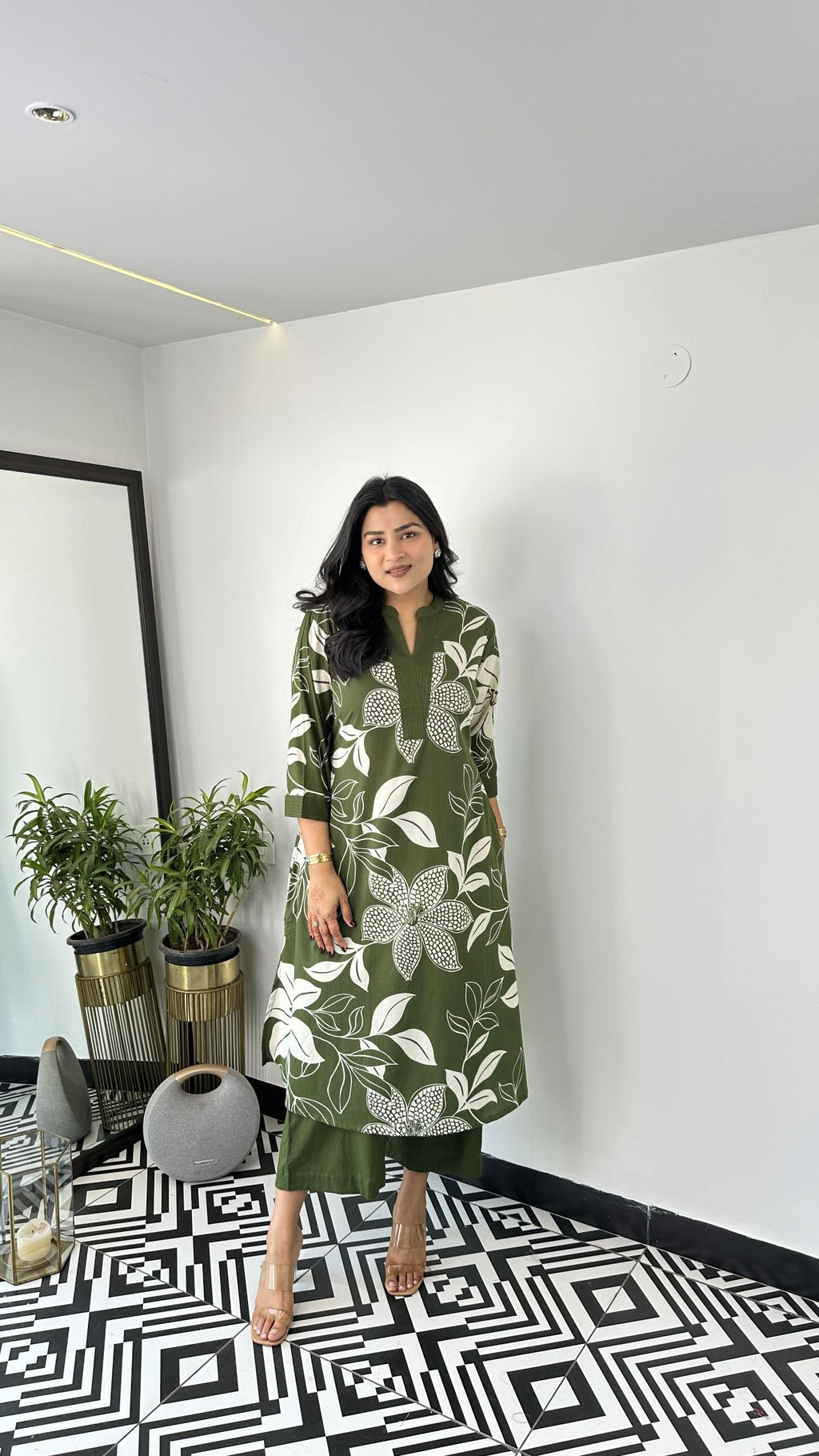 Green Aster Floral Kurta and Pants Set for Women