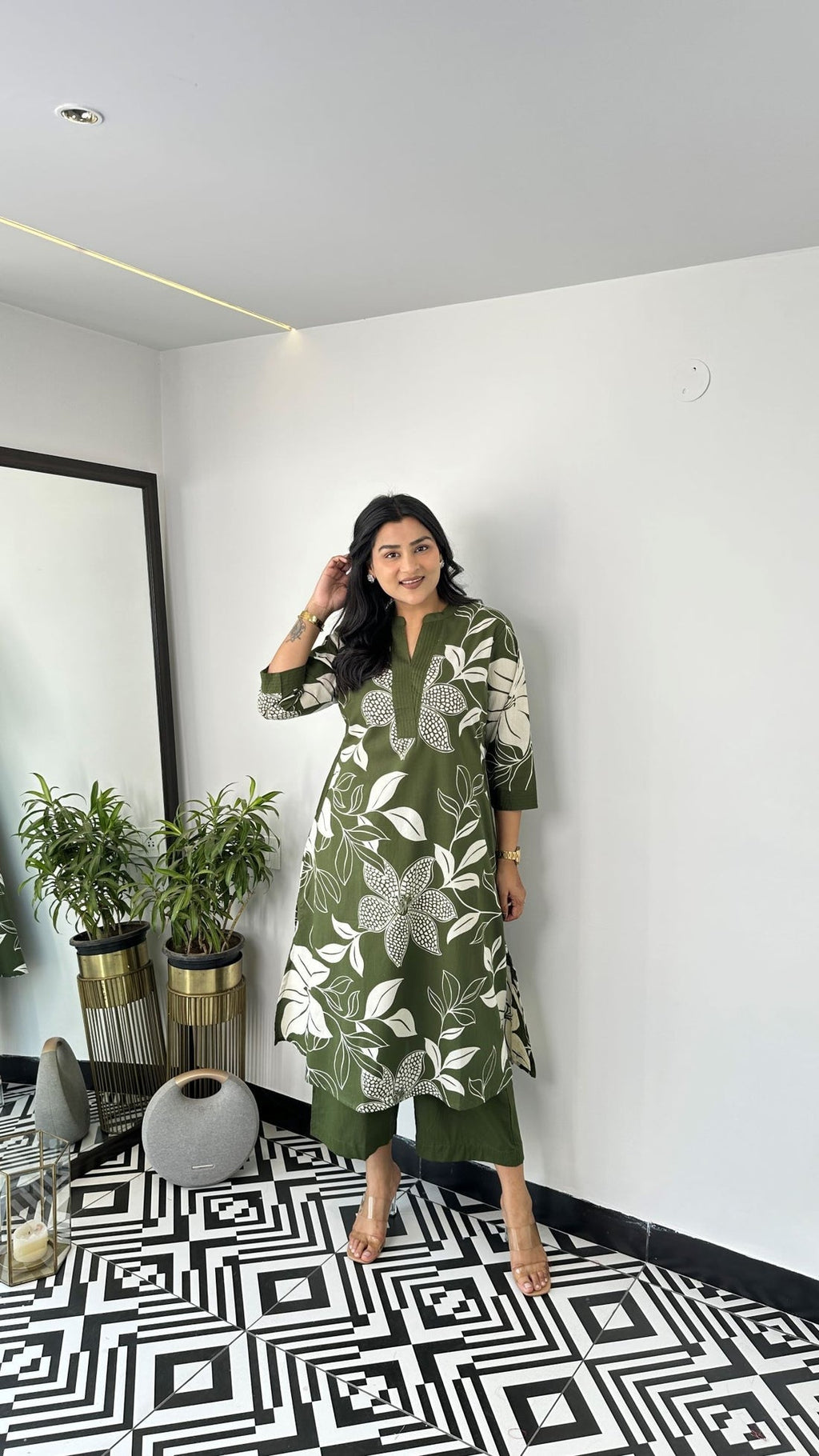 Green Aster Floral Kurta and Pants Set for Women