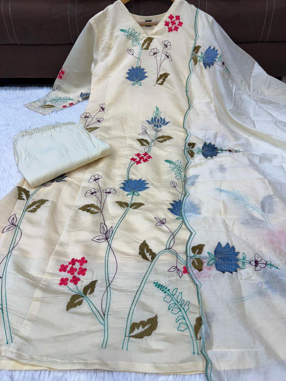 Women Floral Embroidered Work Kurta with Trousers & Dupatta