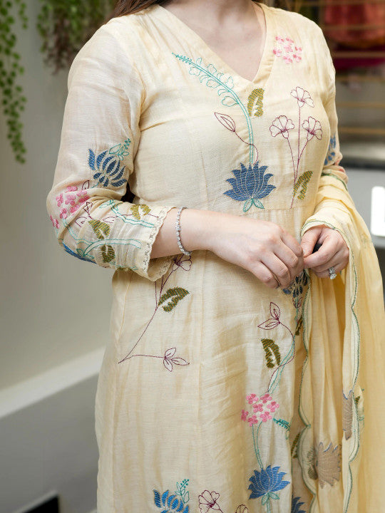 Women Floral Embroidered Work Kurta with Trousers & Dupatta