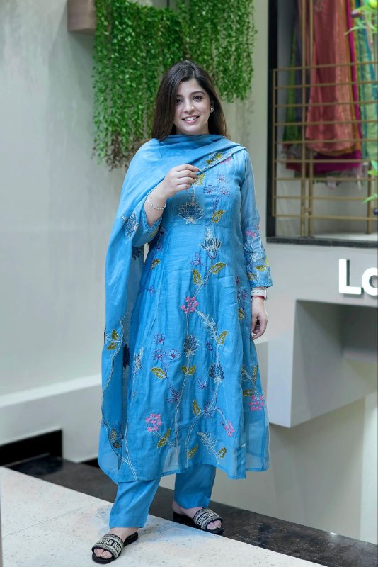Women Floral Embroidered Work Kurta with Trousers & Dupatta